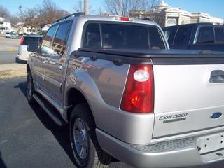 Ford Explorer Sport Trac 2004 photo 2