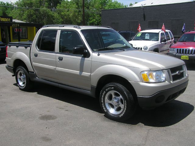 Ford Explorer Sport Trac 2004 photo 1