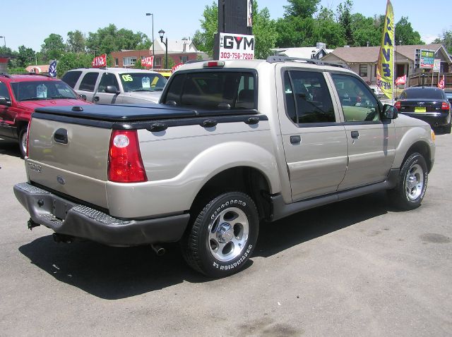 Ford Explorer Sport Trac 2004 photo 2