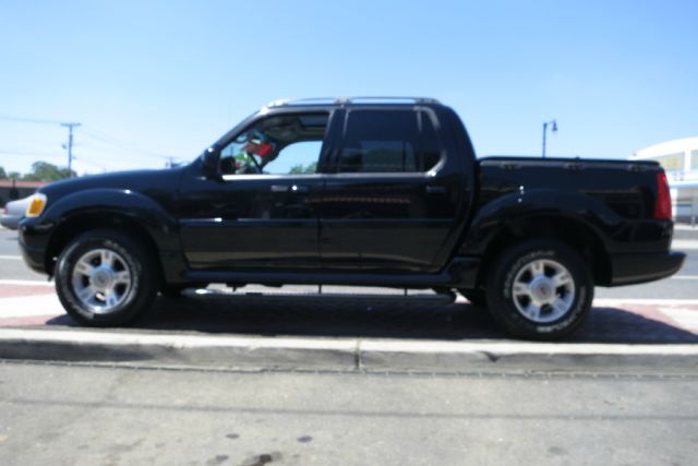 Ford Explorer Sport Trac 2004 photo 2