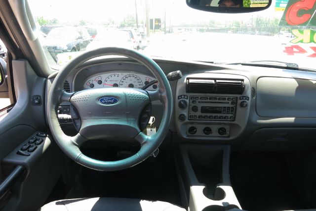 Ford Explorer Sport Trac 2004 photo 3