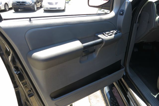 Ford Explorer Sport Trac 2004 photo 5