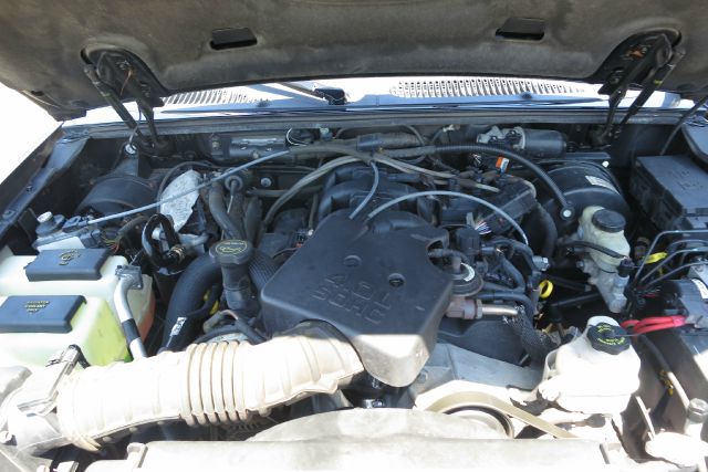 Ford Explorer Sport Trac 2004 photo 9