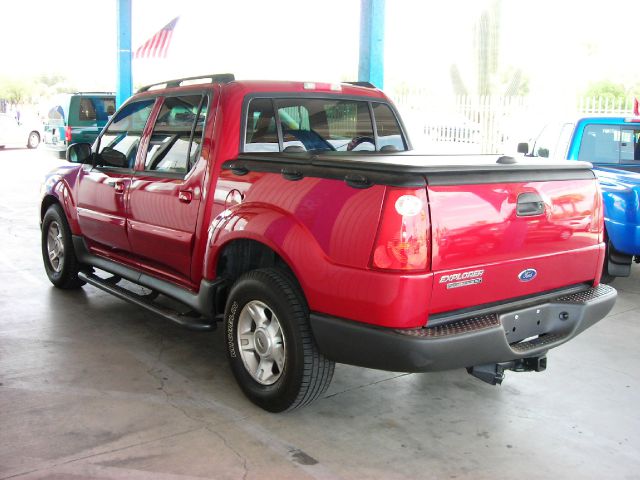 Ford Explorer Sport Trac 2004 photo 2