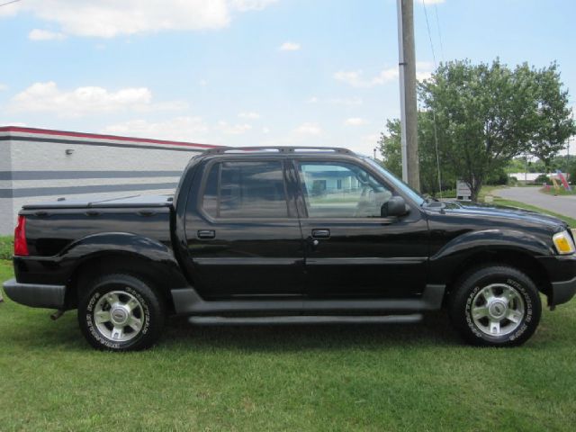 Ford Explorer Sport Trac 2004 photo 1
