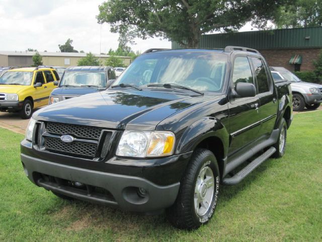 Ford Explorer Sport Trac 2004 photo 2