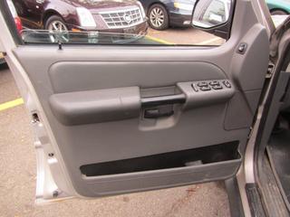 Ford Explorer Sport Trac 2004 photo 1