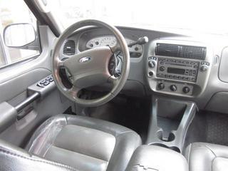 Ford Explorer Sport Trac 2004 photo 3