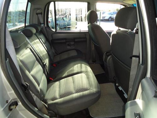Ford Explorer Sport Trac 2004 photo 2