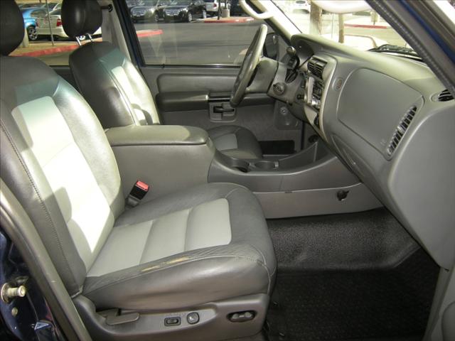 Ford Explorer Sport Trac 2004 photo 1