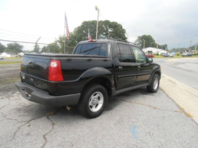 Ford Explorer Sport Trac 2004 photo 2