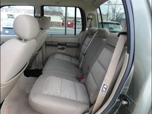 Ford Explorer Sport Trac 2004 photo 2