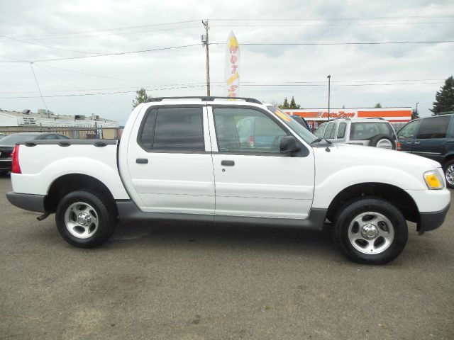 Ford Explorer Sport Trac 2004 photo 1