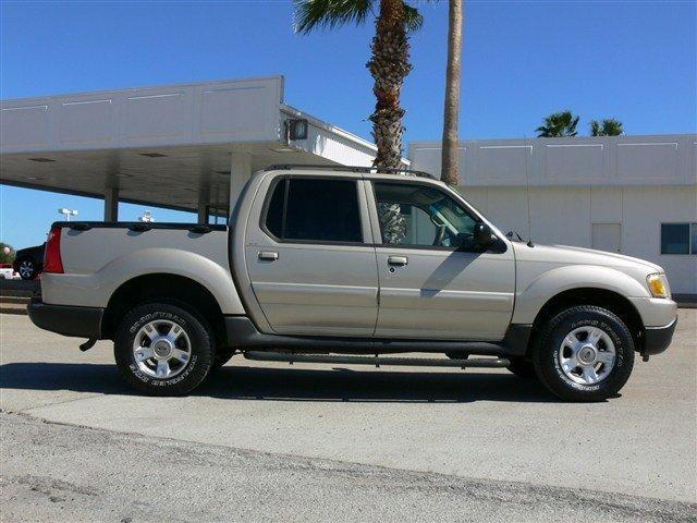 Ford Explorer Sport Trac 2004 photo 2