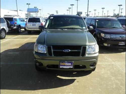 Ford Explorer Sport Trac 2004 photo 1