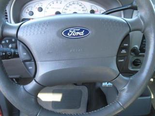 Ford Explorer Sport Trac 2004 photo 1