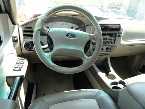 Ford Explorer Sport Trac 2004 photo 3