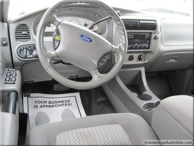 Ford Explorer Sport Trac 2004 photo 1