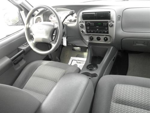Ford Explorer Sport Trac 2004 photo 1