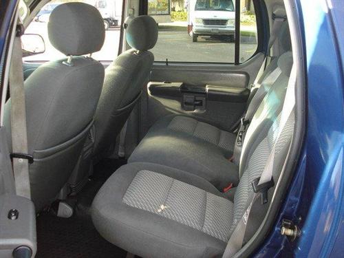 Ford Explorer Sport Trac 2004 photo 1