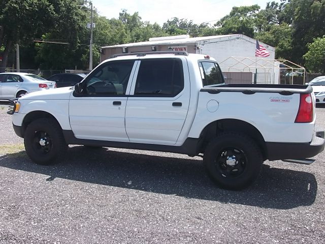 Ford Explorer Sport Trac 2004 photo 2