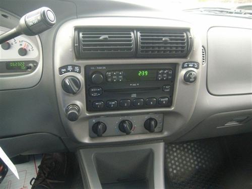 Ford Explorer Sport Trac 2004 photo 1