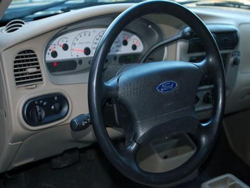 Ford Explorer Sport Trac 2004 photo 2