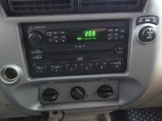 Ford Explorer Sport Trac 2004 photo 2