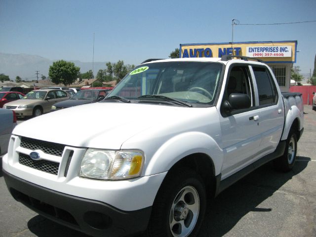 Ford Explorer Sport Trac 2004 photo 1