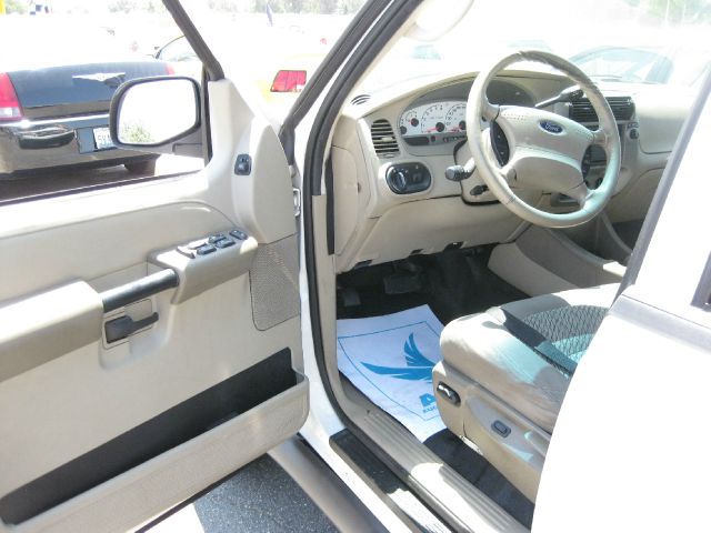 Ford Explorer Sport Trac 2004 photo 2