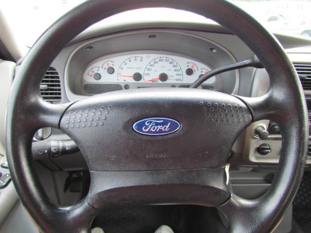 Ford Explorer Sport Trac 2004 photo 0