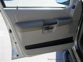 Ford Explorer Sport Trac 2004 photo 3