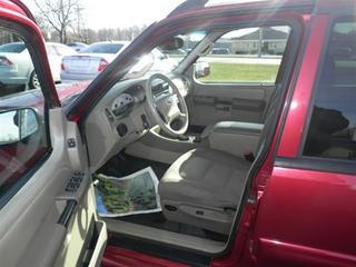 Ford Explorer Sport Trac 2004 photo 2