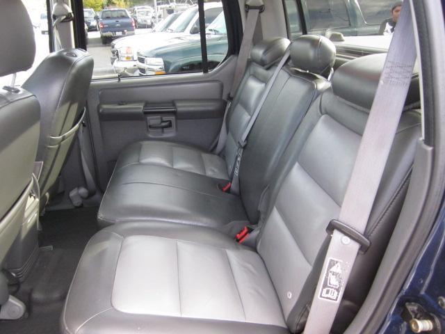 Ford Explorer Sport Trac 2004 photo 3