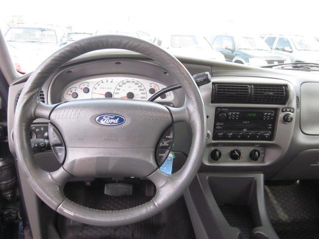 Ford Explorer Sport Trac 2004 photo 4