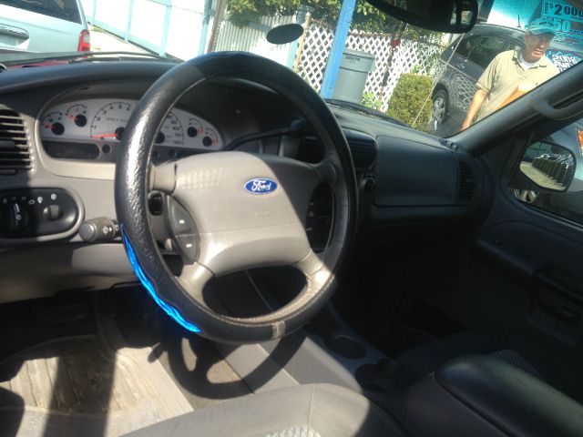 Ford Explorer Sport Trac 2005 photo 2