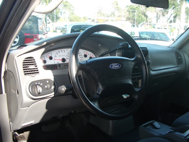 Ford Explorer Sport Trac 2005 photo 1
