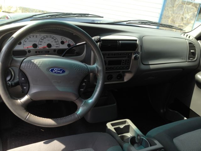 Ford Explorer Sport Trac 2005 photo 2