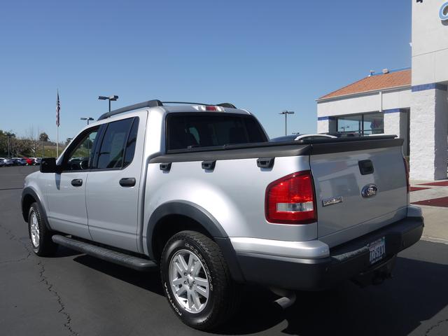 Ford Explorer Sport Trac 2010 photo 2