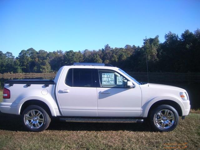 Ford Explorer Sport Trac 2010 photo 1