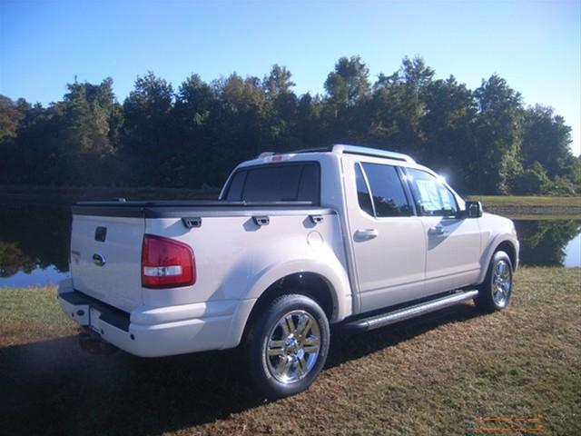 Ford Explorer Sport Trac 2010 photo 2
