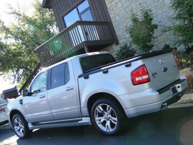 Ford Explorer Sport Trac 2010 photo 2