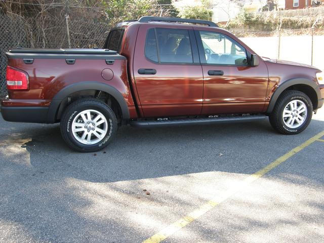 Ford Explorer Sport Trac 2010 photo 1