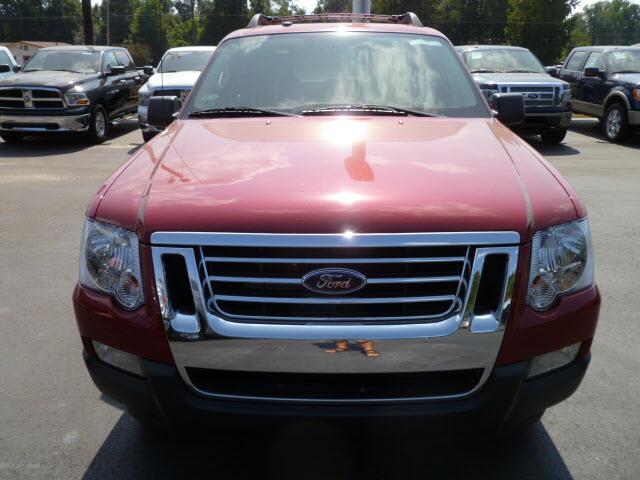 Ford Explorer Sport Trac 2010 photo 2