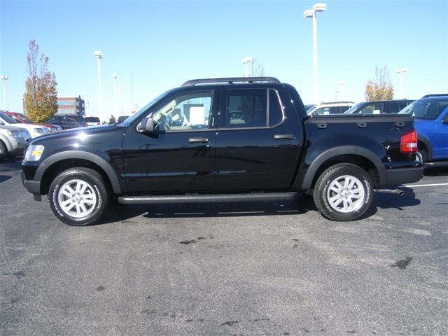 Ford Explorer Sport Trac ESi Pickup