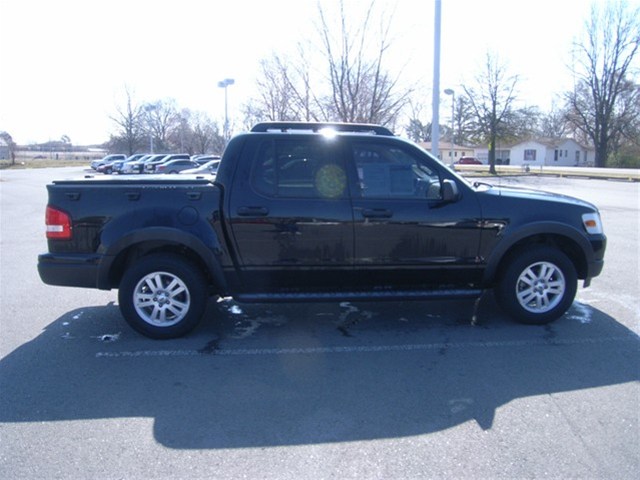 Ford Explorer Sport Trac 2010 photo 1