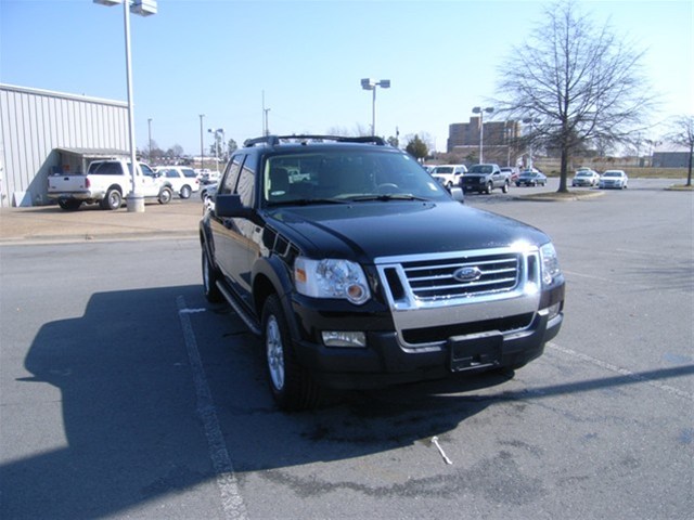 Ford Explorer Sport Trac 2010 photo 2
