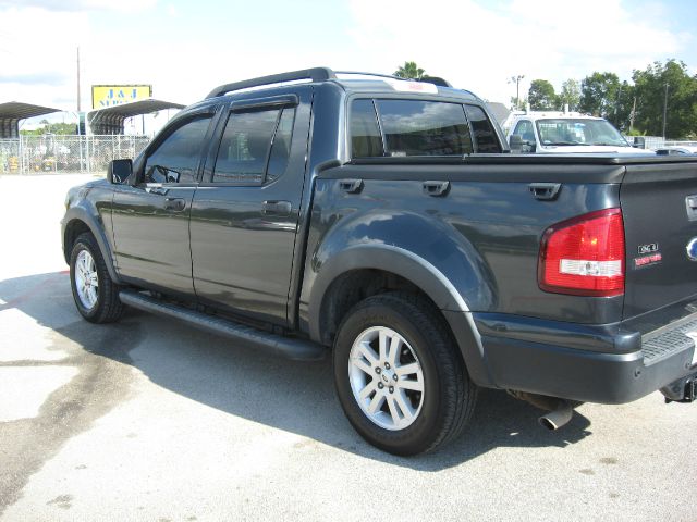Ford Explorer Sport Trac 2010 photo 1