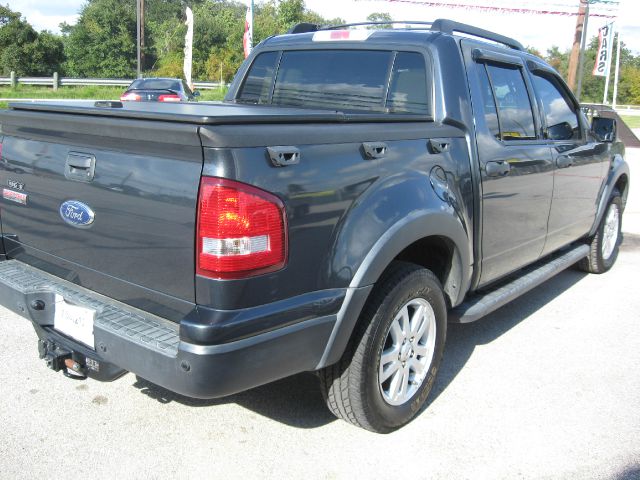 Ford Explorer Sport Trac 2010 photo 2