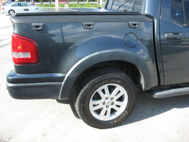 Ford Explorer Sport Trac 2010 photo 3